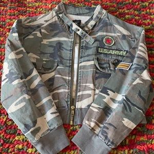 Camo cropped vest/jacket💚